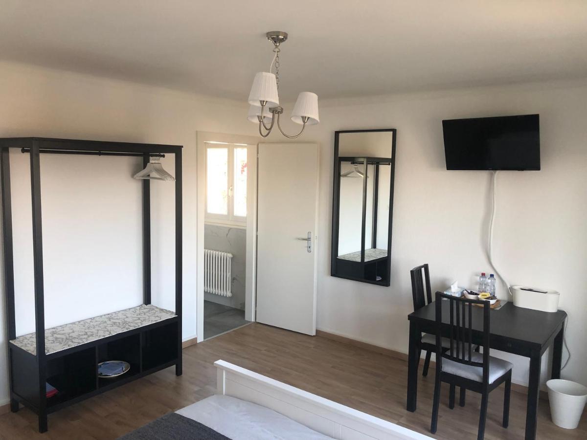 Au Bonheur Des Iris Bed & Breakfast Rolle Luaran gambar